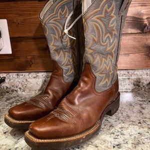 Women’s Ariat Square Toe Boots Size 9.5 B